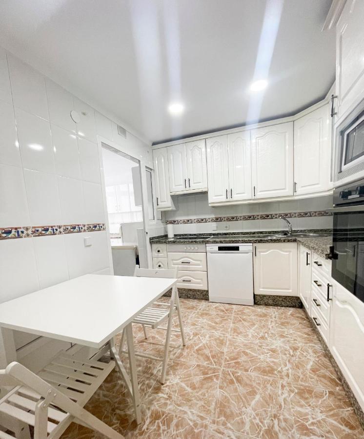 Holidays2Malaga Tomas De Echeverria 150 Mts To Beach & High Speed Wifi & Parking Apartment Exterior foto